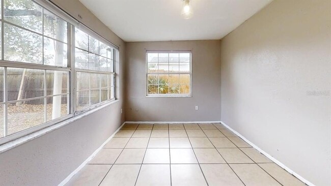 Building Photo - 3136 Huntington Rd