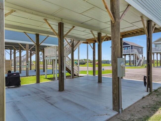 Building Photo - 1032 Sunset Cir