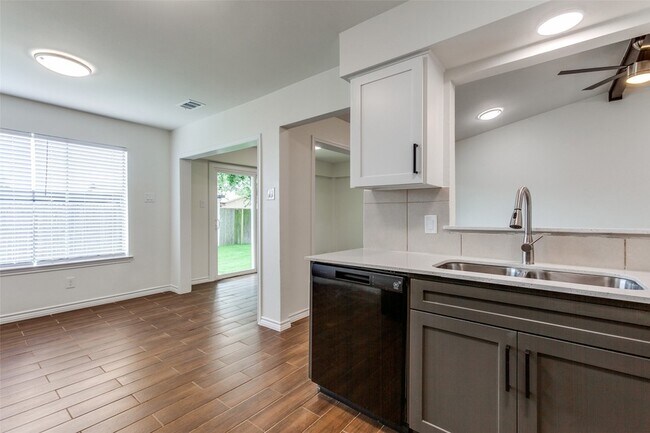 Building Photo - 2126 Trellis Pl