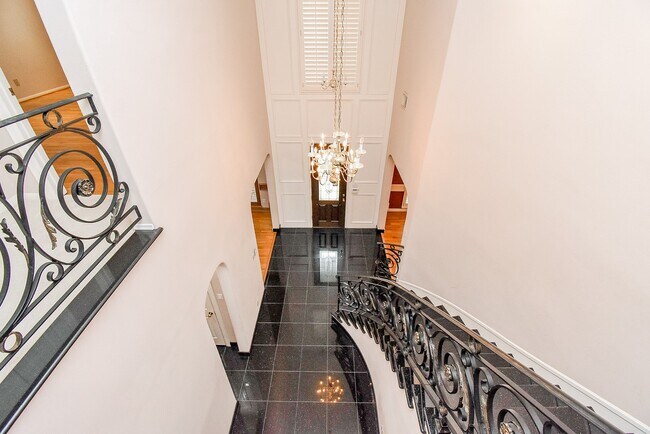 Building Photo - 3015 Bonnebridge Way Blvd