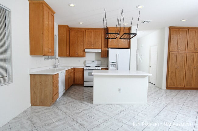 Building Photo - 5830 Willow Trace Ave