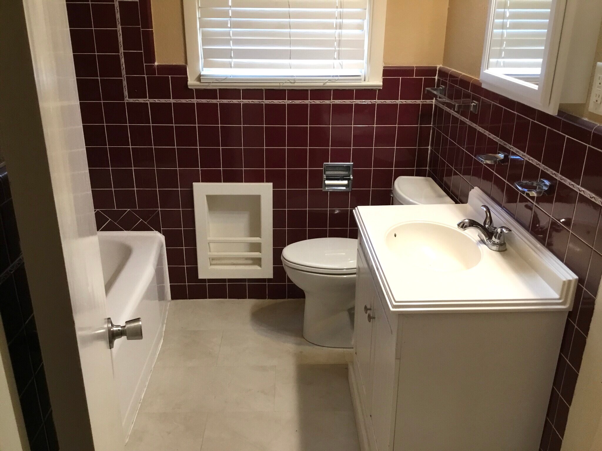 Building Photo - 3355 Bilglade Rd