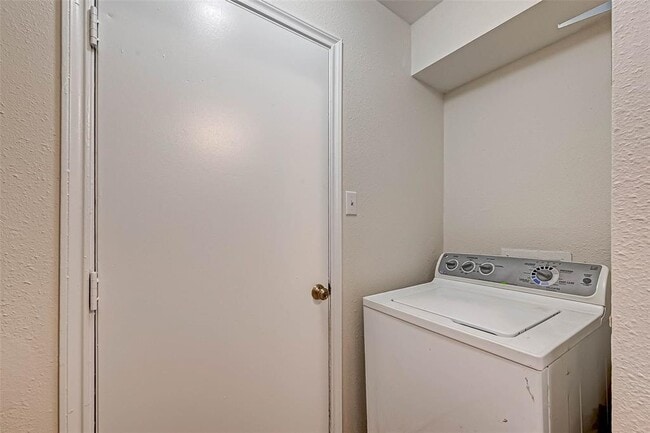 Building Photo - 17435 Glenmorris Dr