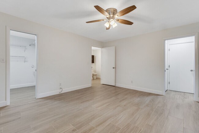 Building Photo - ** WILLOUGHBY ACRES ** POOL HOME - 3 BED / 2 BATH - PETS OK! - NORTH NAPLES - ANNUAL RENTAL