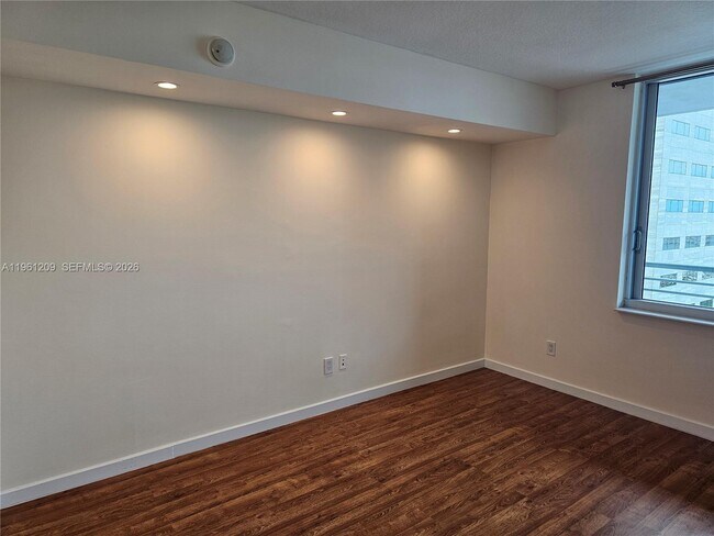 Building Photo - 325 S Biscayne Blvd