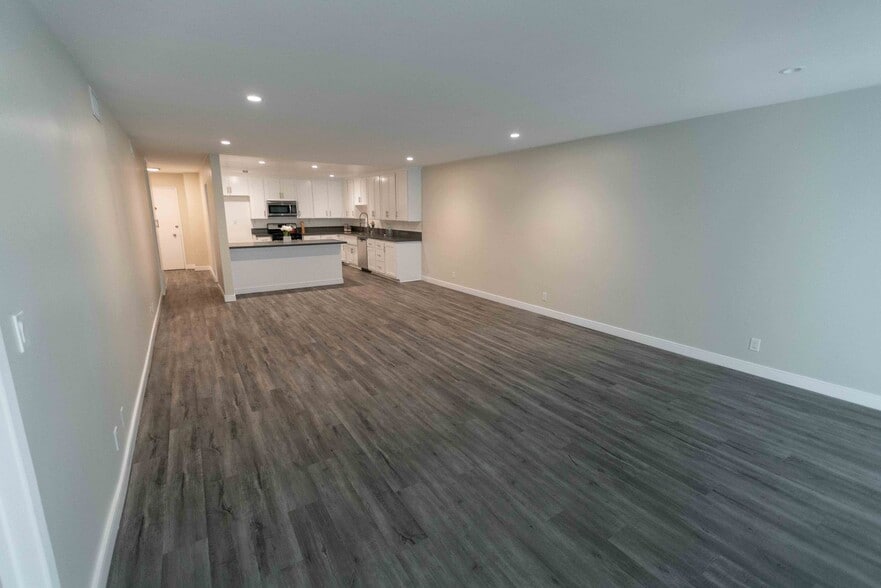Interior Photo - 170 North Crescent Street