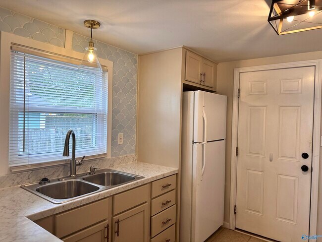 Building Photo - 1508 Mckinley Ave NE