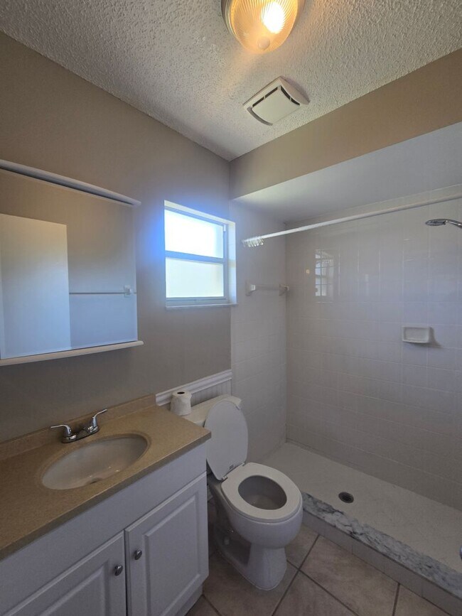 Building Photo - Condo for rent