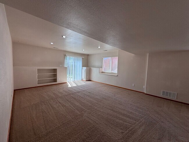 Building Photo - 4 Bed 3.5 Bath Home with Air Conditioning! - MileStone Real Estate Services - Available Now!