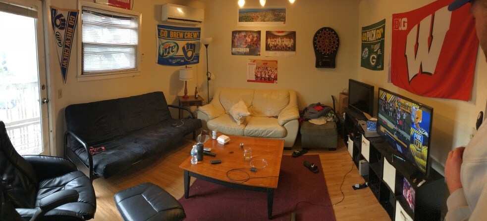 living room - 543 W Mifflin St