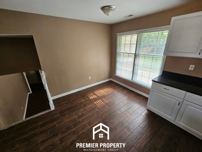 Building Photo - 2116 Rolling Valley Dr