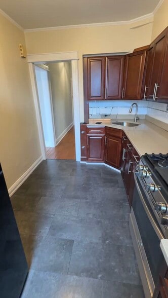 Building Photo - 6313 Eliot Ave