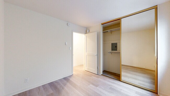 Building Photo - 704 Presidio Ave