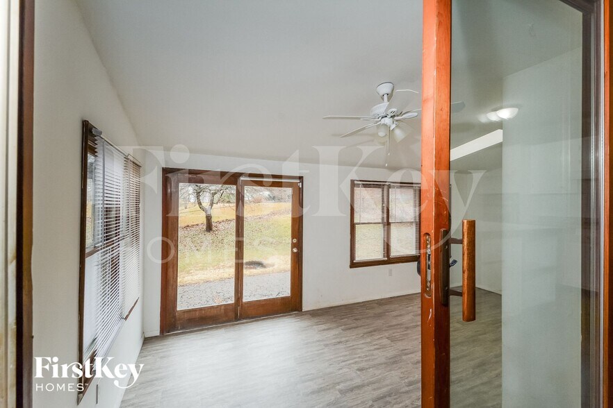 Building Photo - 1432 Glenmeade Dr