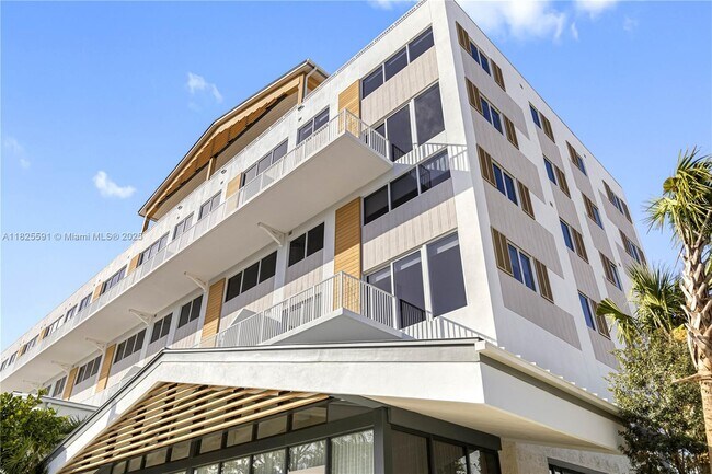 Building Photo - 3335 Thomas Ave