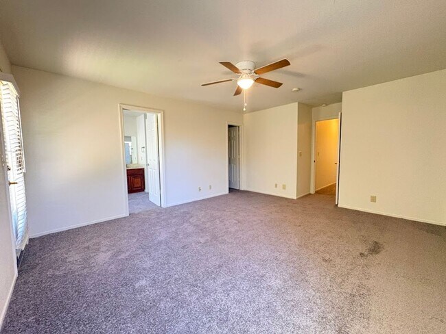 Building Photo - Spacious 4 Bedroom Home in Quiet Galt Neighborhood