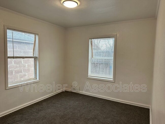 Building Photo - 2564 Porter Ave