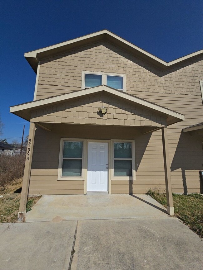 Building Photo - 9509 Madera Rd