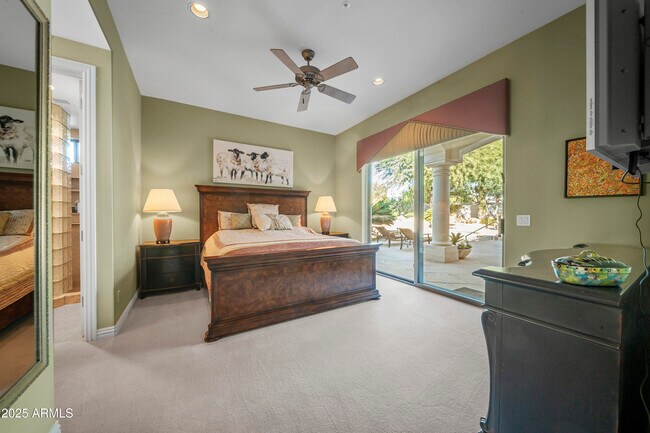 Building Photo - 8350 E Via Del Sol Dr