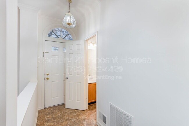 Building Photo - 6143 Summer Park Ln