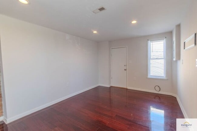 Building Photo - 2608 E Fayette St