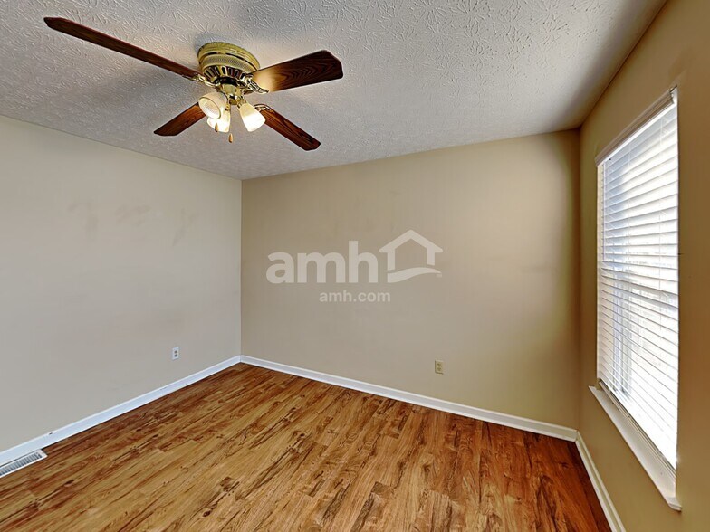 Building Photo - 4870 Bixby Ridge Dr E