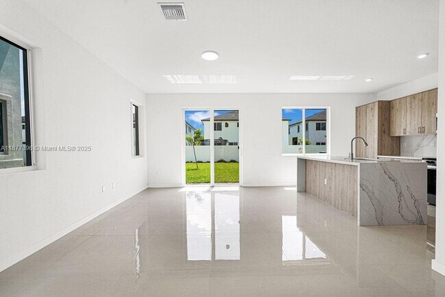 Building Photo - 22485 SW 125th Ave