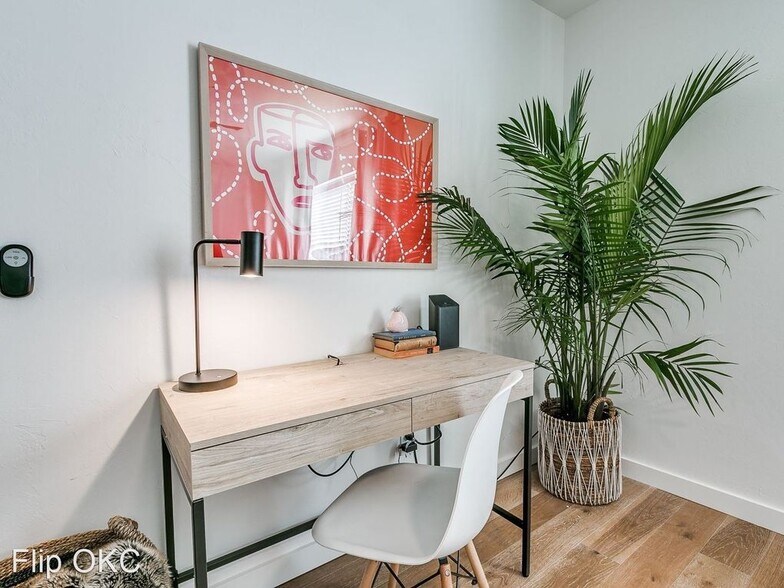 Building Photo - 808 NW 23rd St