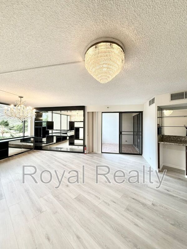 Building Photo - 555 Hahaione St