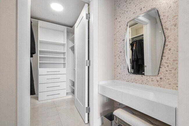 Building Photo - 5000 N Ocean Dr