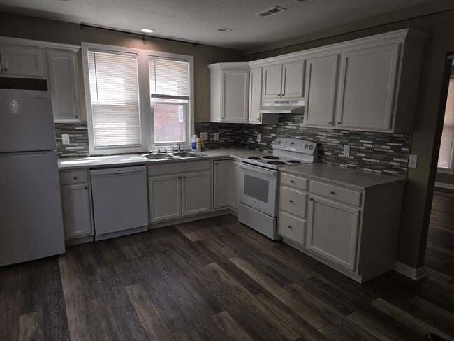 Building Photo - 515 Maple St