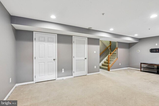 Building Photo - 1701 Hayle Dr