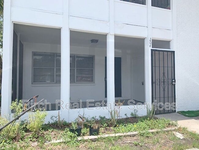 Building Photo - 204 Waverly Way