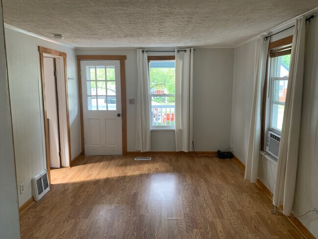 Building Photo - 1018 Tisdale Ave