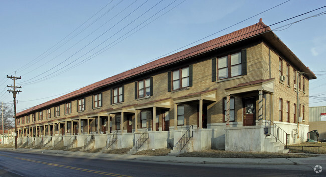 Primary Photo - Oakley Commons