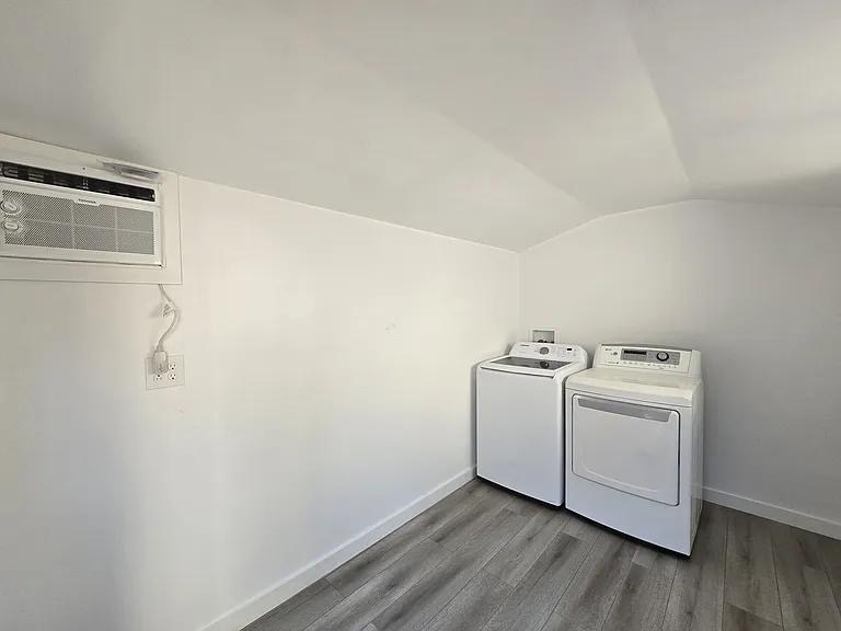 Building Photo - 5710 Vineland Ave