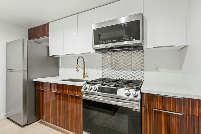 Building Photo - 410 Lucas Ave