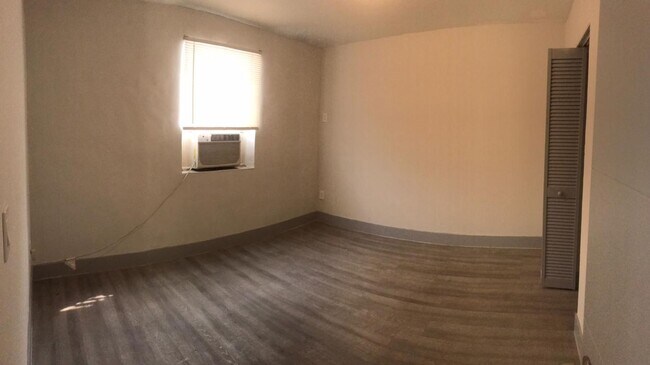 Building Photo - Ground Floor 2 Bedroom Just steps to Wynwood
