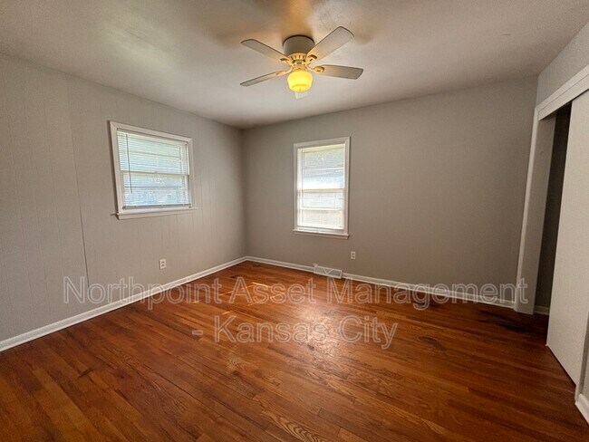 Building Photo - 5733 Cedar Ave