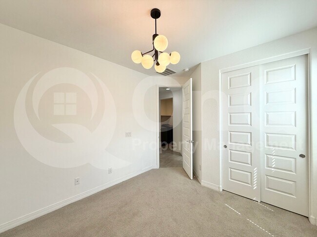 Building Photo - 6908 S 12th Way