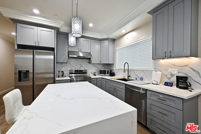 Primary Photo - 2030 S Chapel Ave