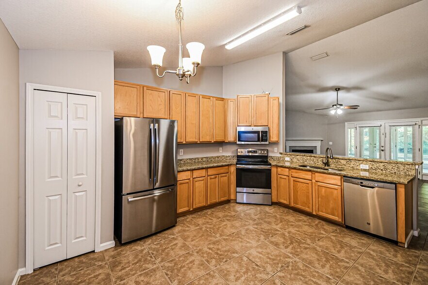 Building Photo - 7686 Arancio Dr