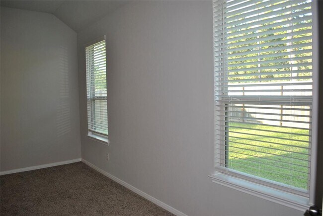 Building Photo - 14131 Lake Lodge Dr