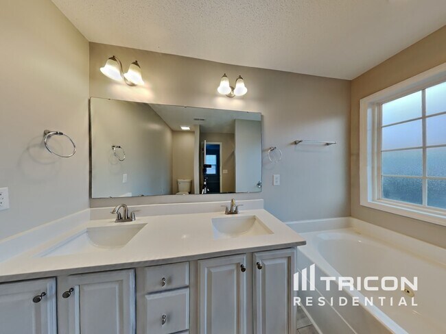Building Photo - 750 Northview Dr