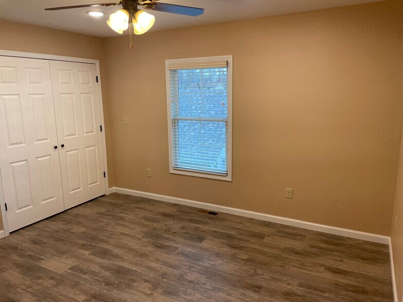 Building Photo - 1206 Bardsley Rd