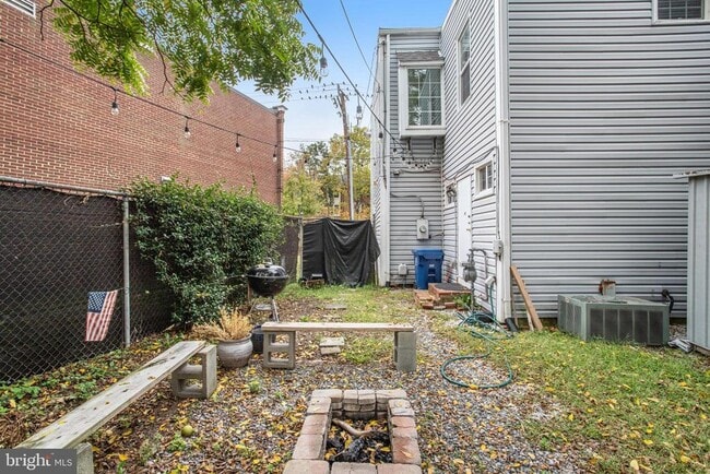 Building Photo - 1427 Powhatan St