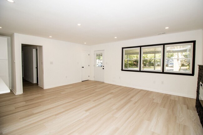 Building Photo - 6491 Clearair Dr