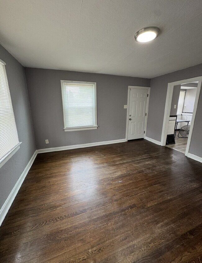 Building Photo - Charming Single-Family Home