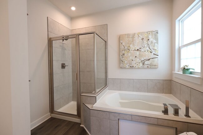 Building Photo - 4 Bedroom, 4 Bath Home w/Backyard Heated Pool overlooking Pearl's Fen