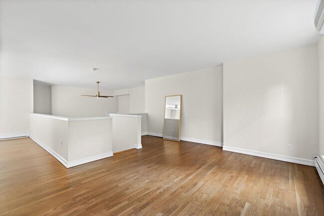 Building Photo - 211 14TH St